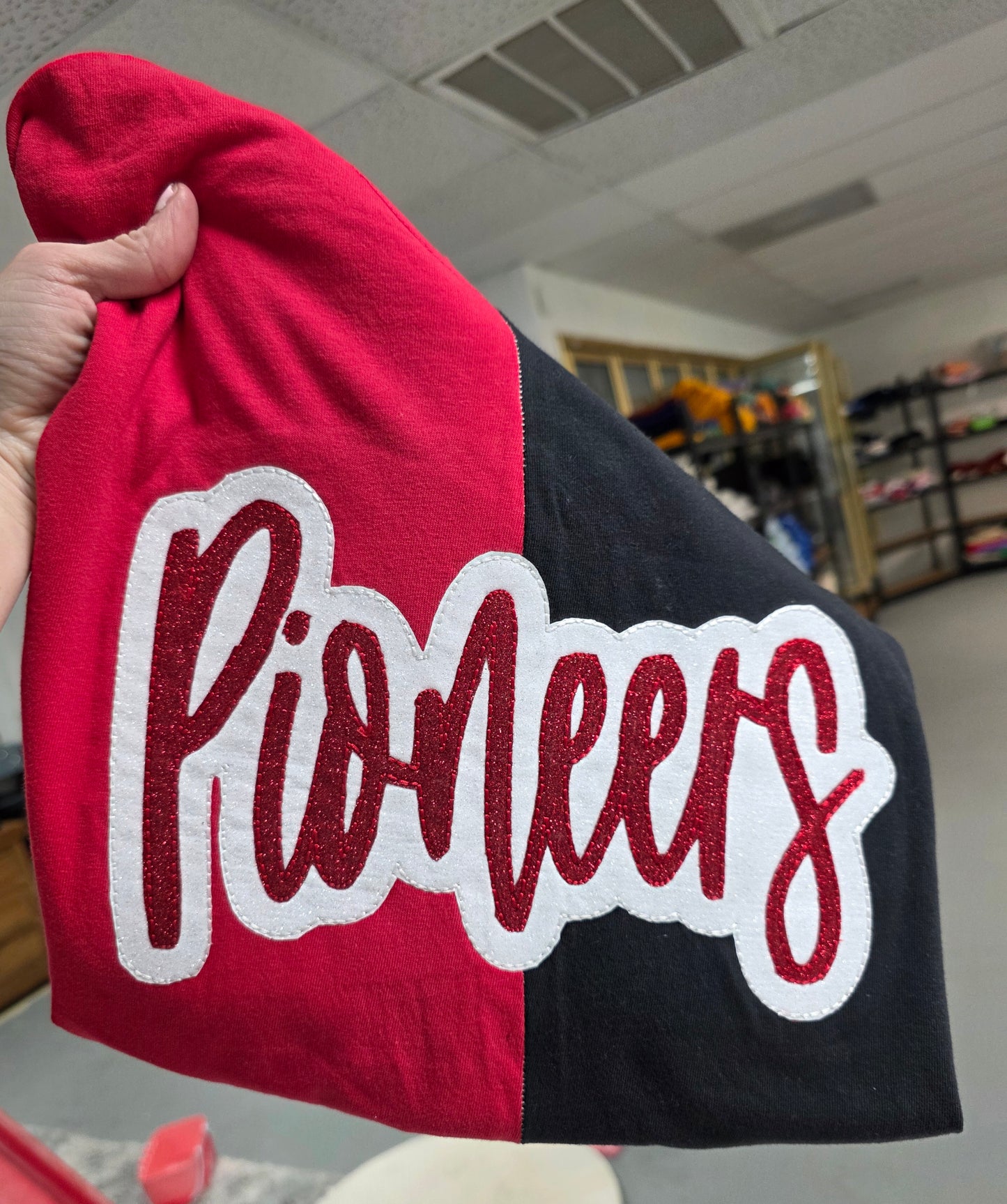 Pioneers Split Sparkle Tee